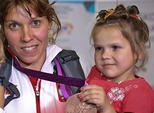 Ради спасения жизни маленькой девочки можно продать медаль